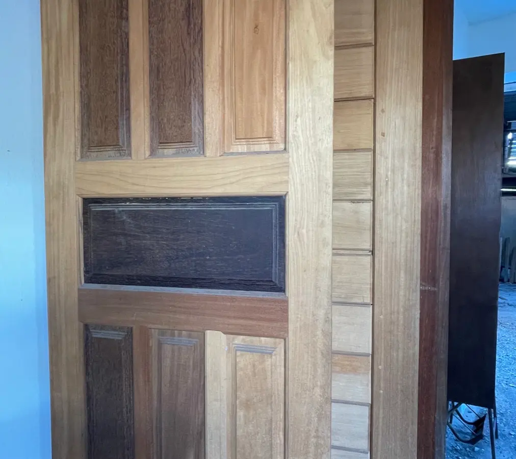 Portas de madeira disponíveis na Madeiras Santos em Belo Horizonte